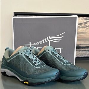 Dansko size 39 Woman’s Waterproof Sneakers. NIB